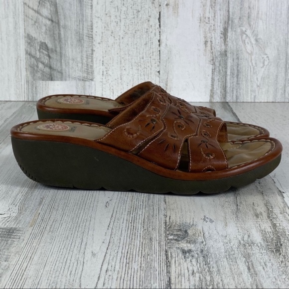 Earth Spirit Bronze 3 Strap Wedge Slip On Sandals Earth Spirit Sz 7.5 Bronze 3 Strap Wedge Slip 